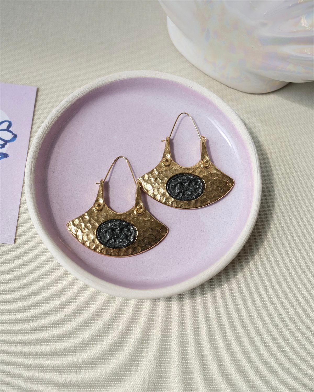 Madalyon Figürlü Antique Küpe 