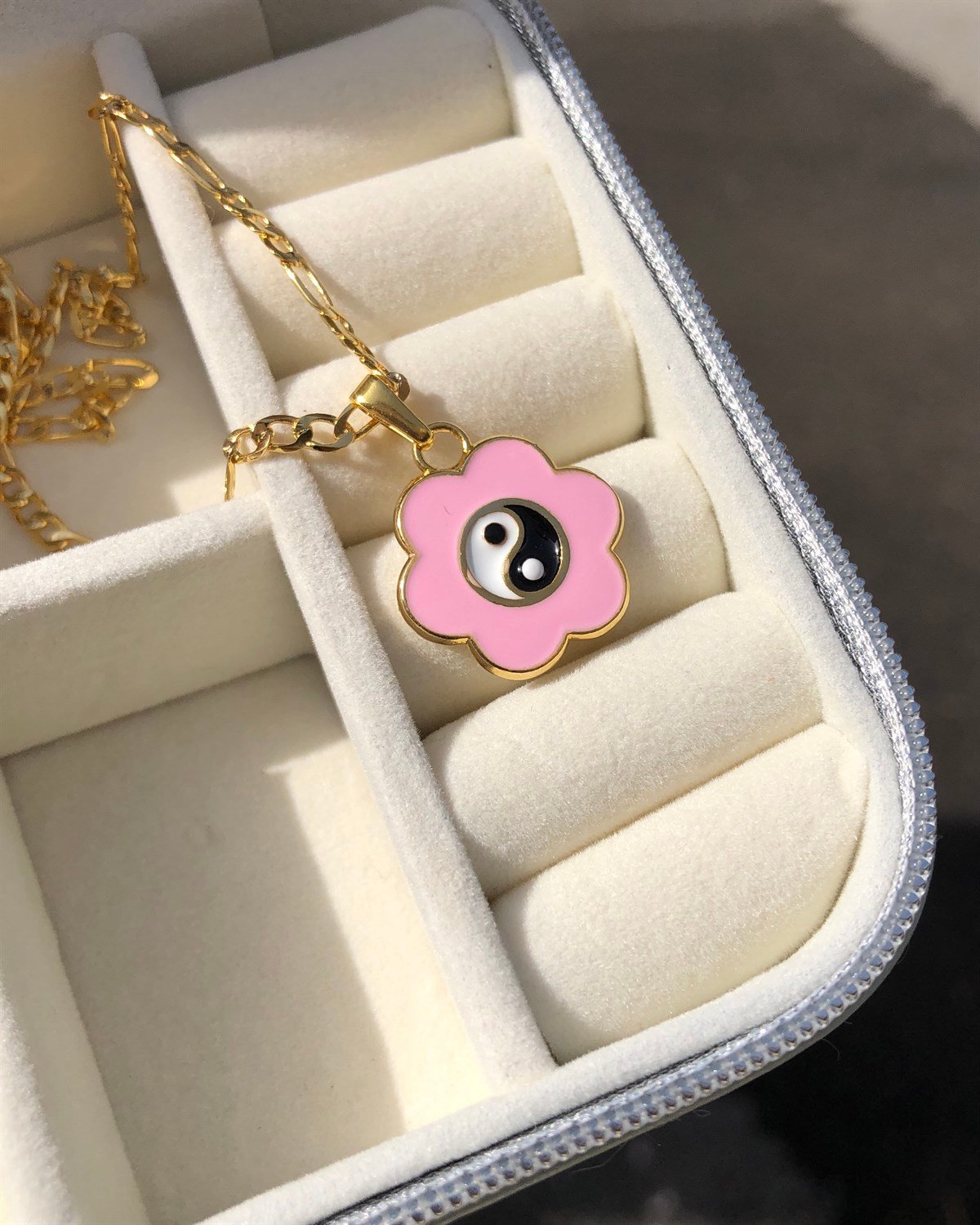 Pembe Mineli Çiçekli Ying Yang Kolye