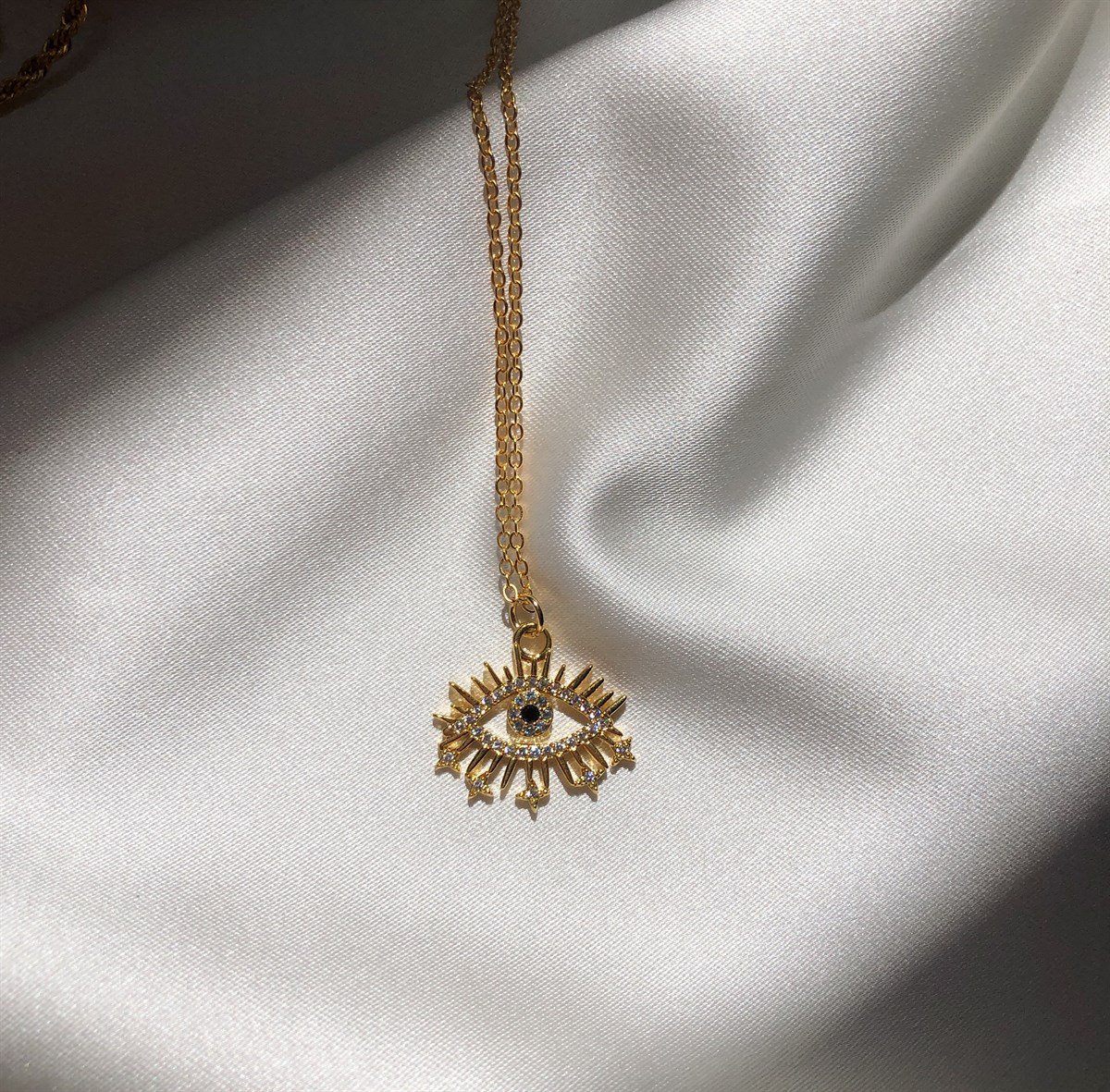 Siyah Taşlı Göz Kolye