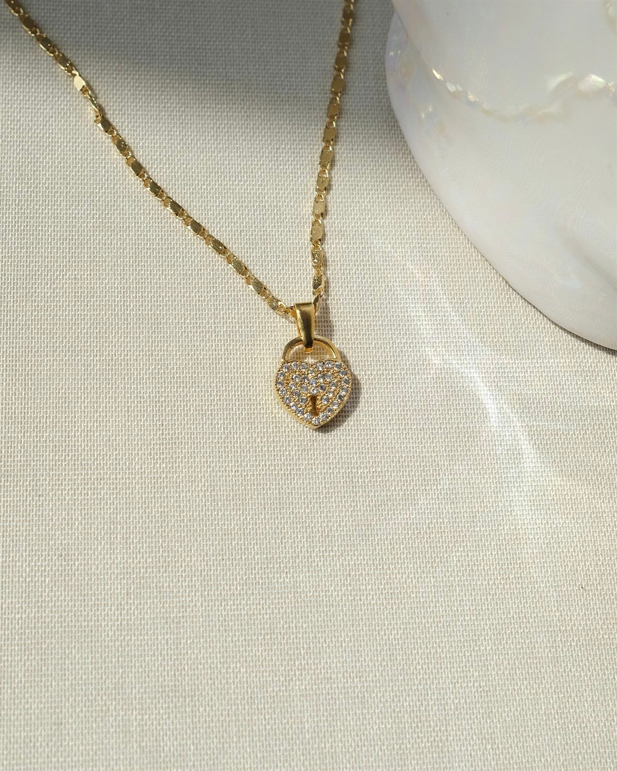 Zirkon Taşlı Kalp Kilit Kolye 