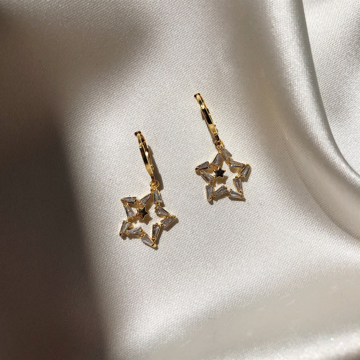 Zirkon Taşlı Yıldız Küpe 