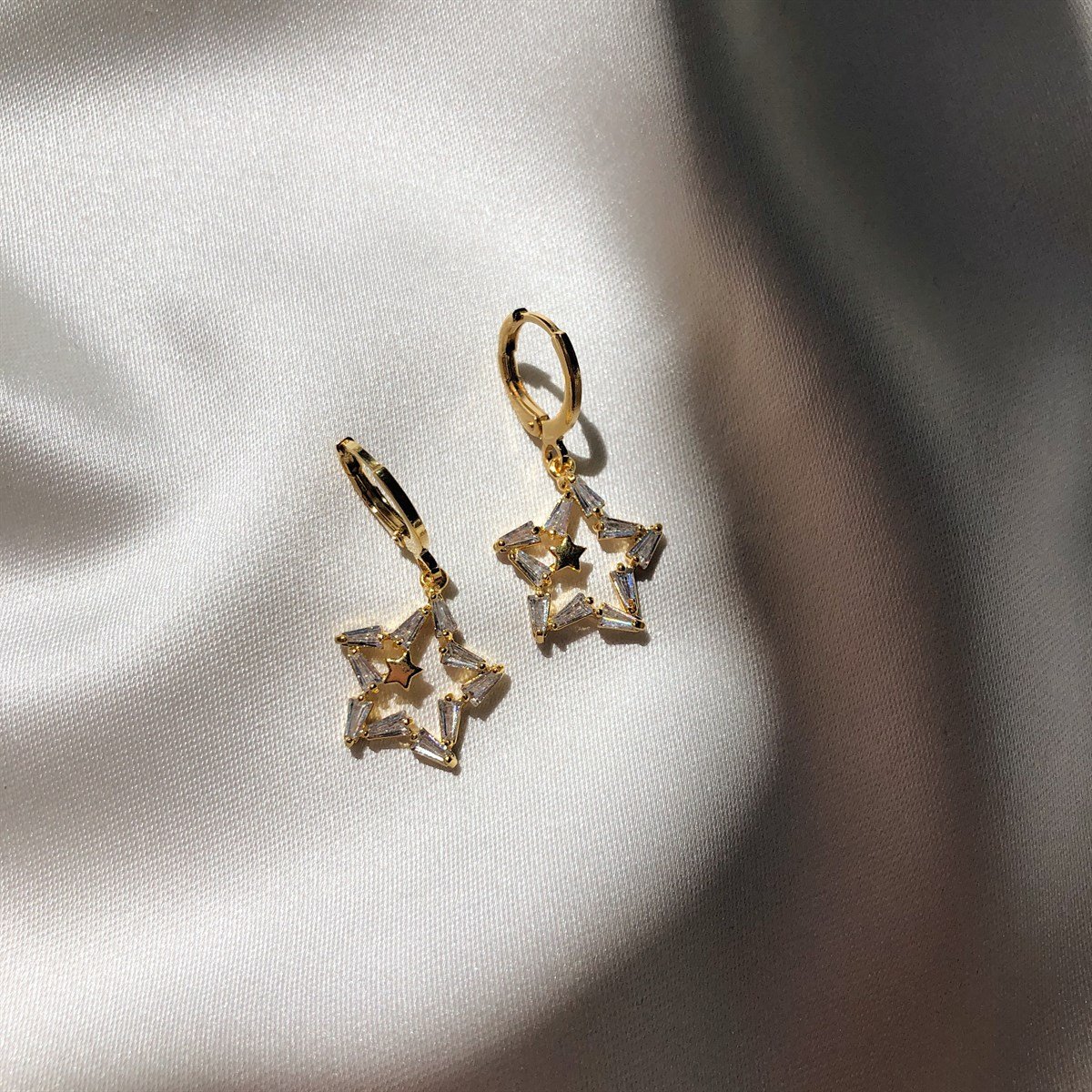 Zirkon Taşlı Yıldız Küpe 