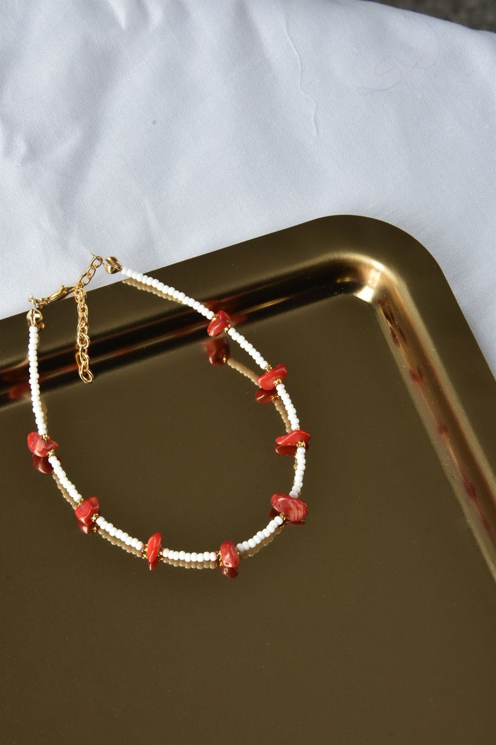 Beyaz Boncuk Kırmızı Taşlı Halhal KA011004