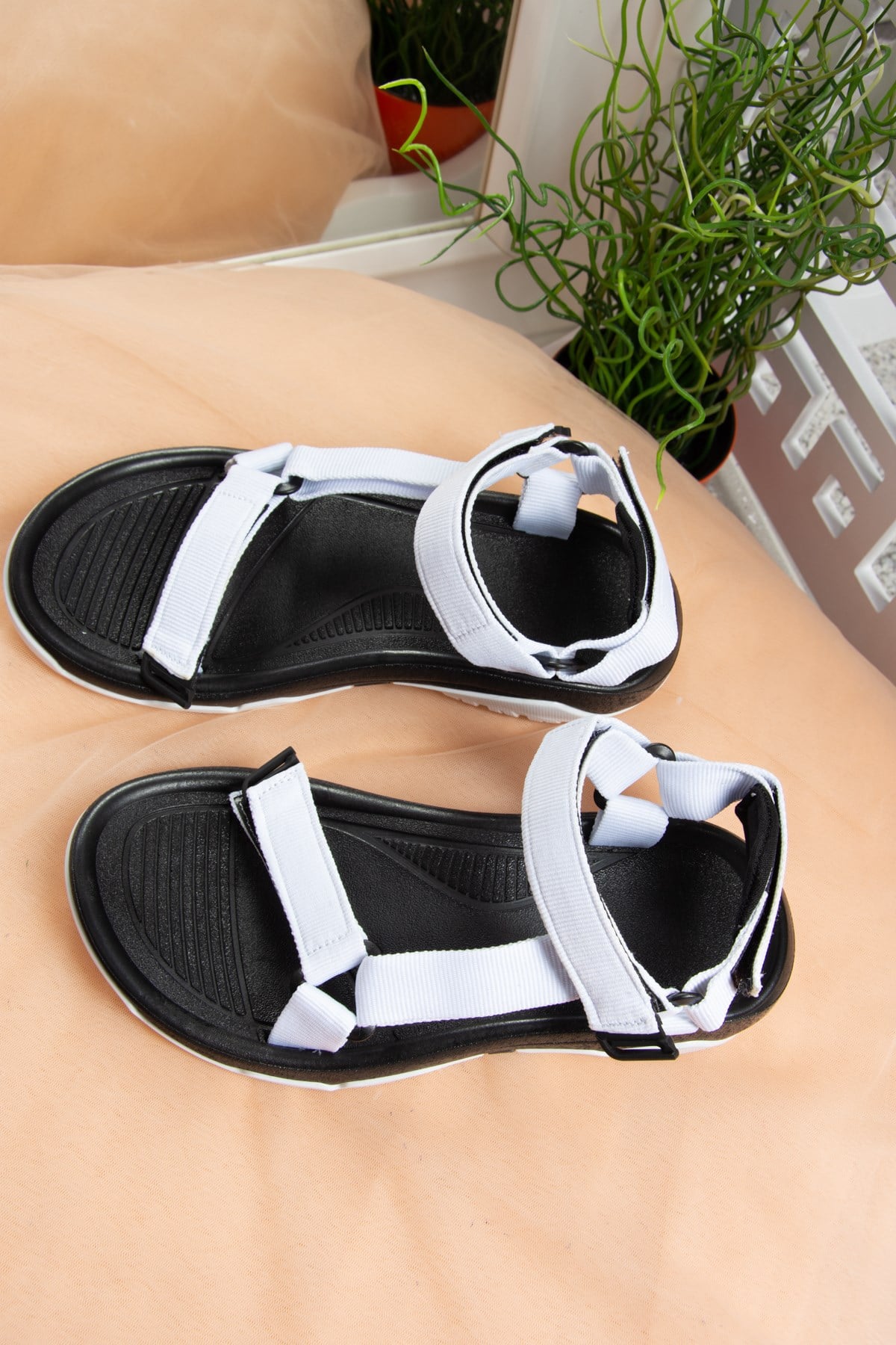 Beyaz Kumaş Kadın Cırtlı Trekking Sandalet K838862504