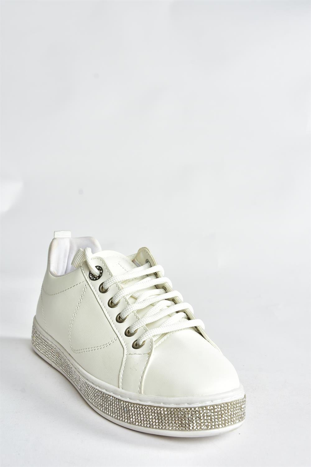 Beyaz Taş Detaylı Kadın Spor Ayakkabı Sneakers P820251009