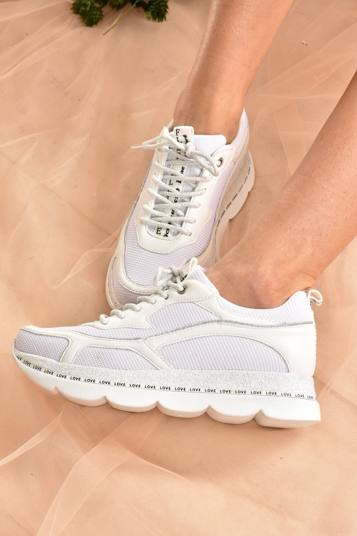 Beyaz/Beyaz Triko Kumaş Kadın Sneakers K702014104