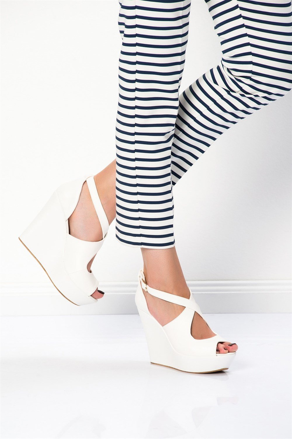 Fox Shoes Beyaz Kadın Dolgu Topuklu Ayakkabı 9459582609