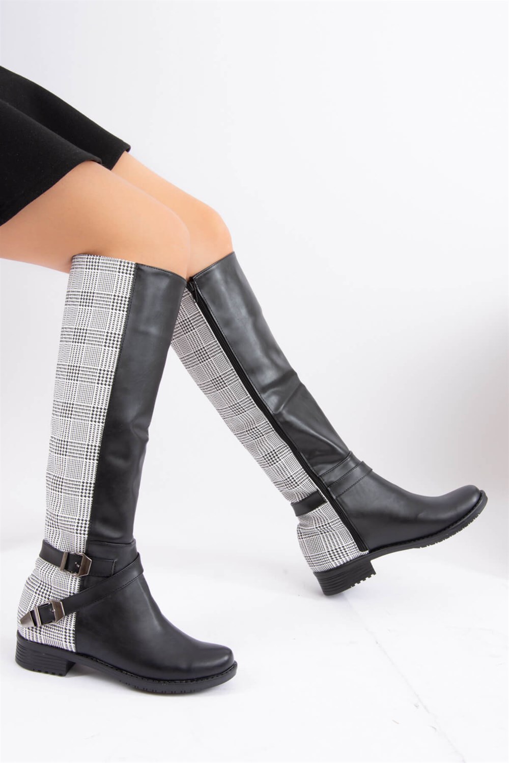 Fox Shoes Beyaz Siyah Ekose Suni Deri Kadın Çizme E726203409