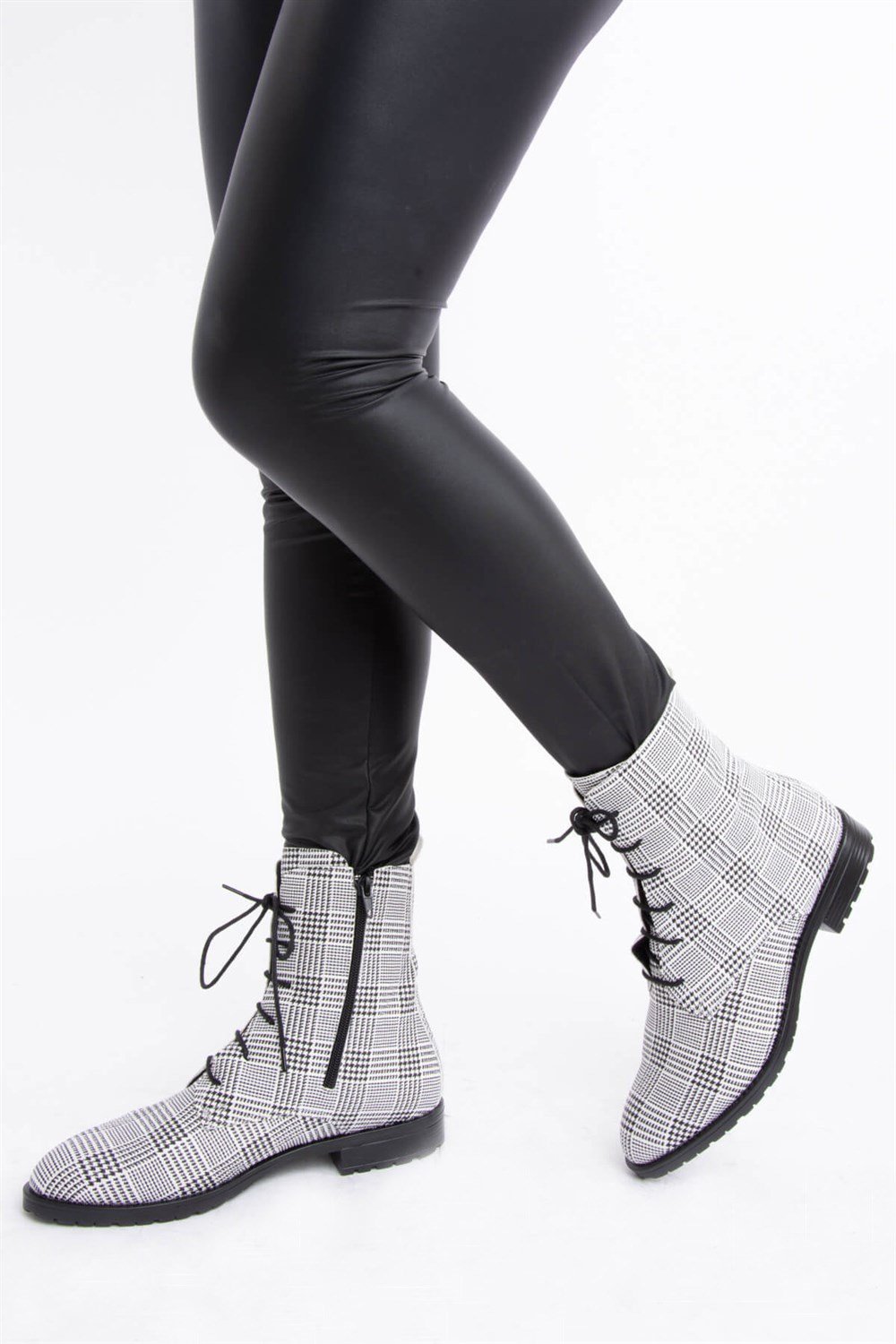 Fox Shoes Beyaz/Siyah Kadın Bot E288496027