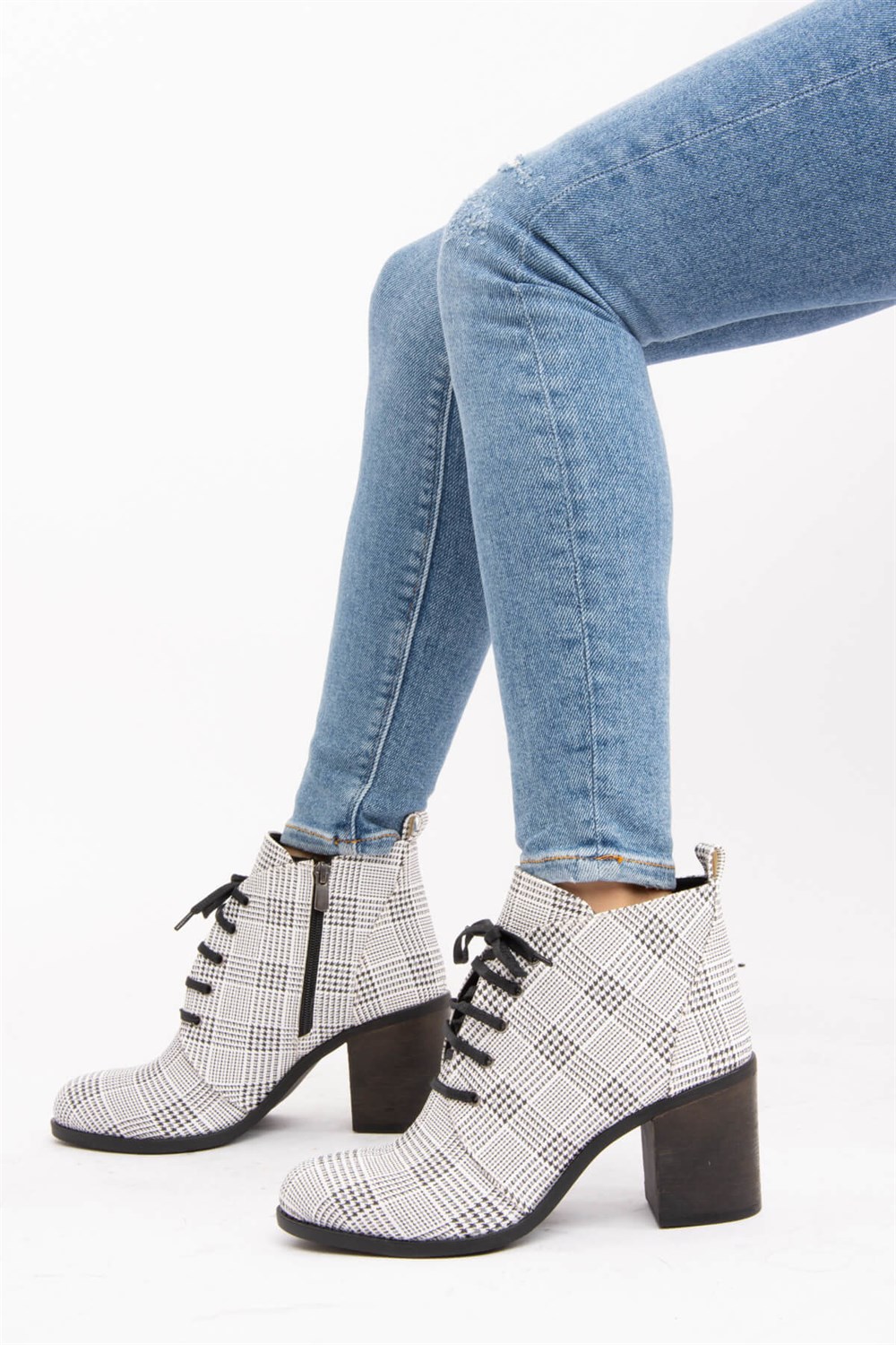 Fox Shoes Siyah Beyaz Ekose Kadın Bot E367051809
