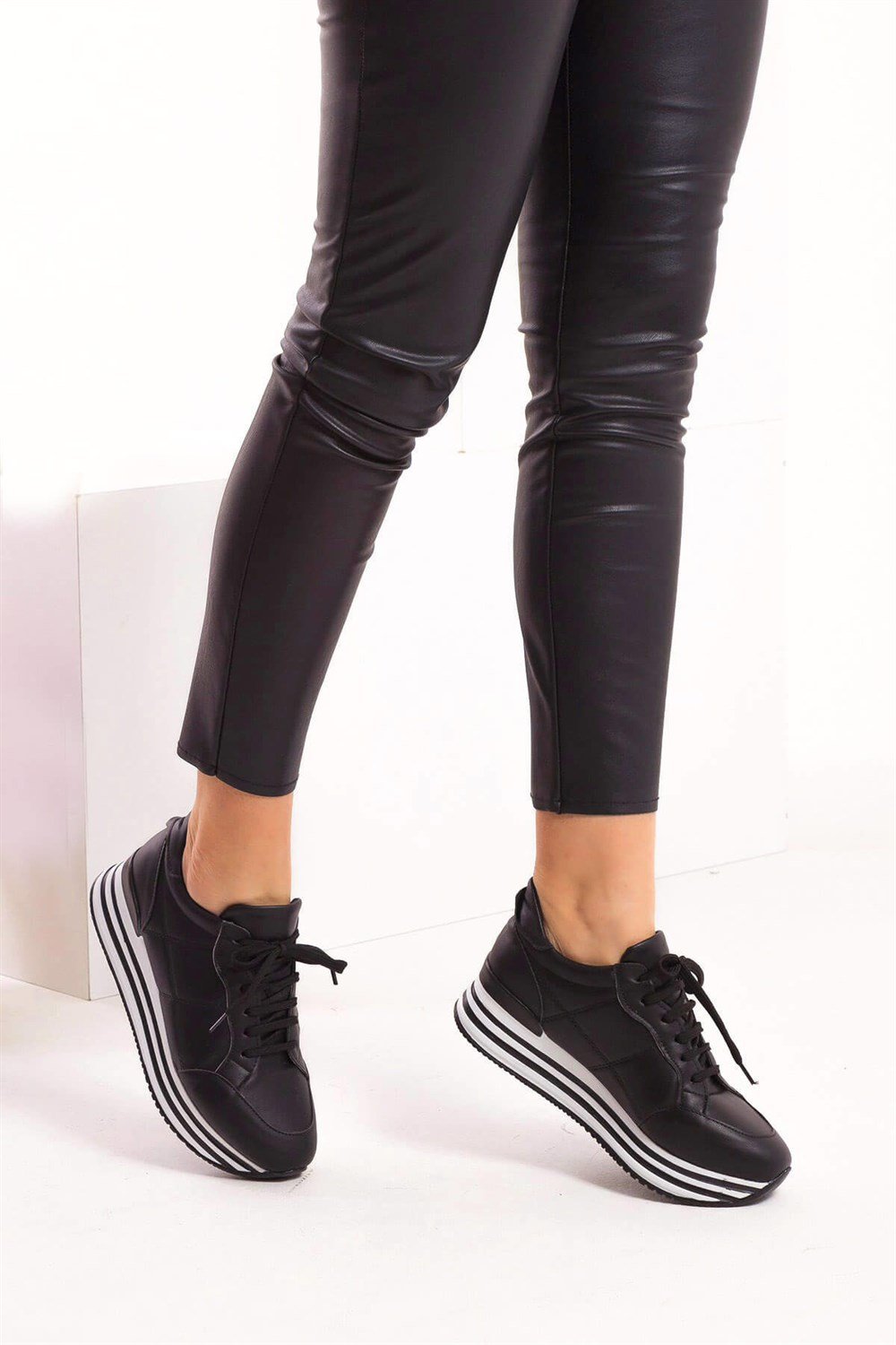 Fox Shoes Siyah Kadın Sneakers D267061209