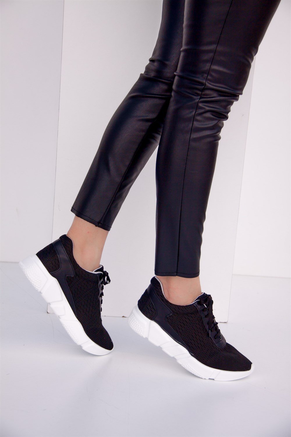 Fox Shoes Siyah Kadın Sneakers D350004406