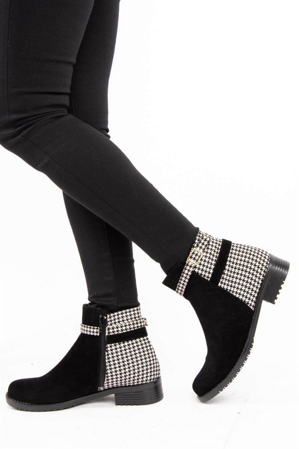 Fox Shoes Siyah/Beyaz Kazayağı Kadın Bot E726350002
