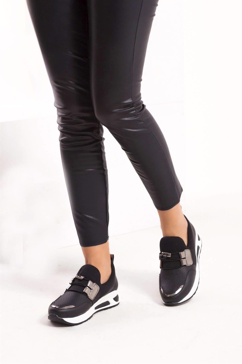 Fox Shoes Siyah/Platin Kadın Sneakers D367000609