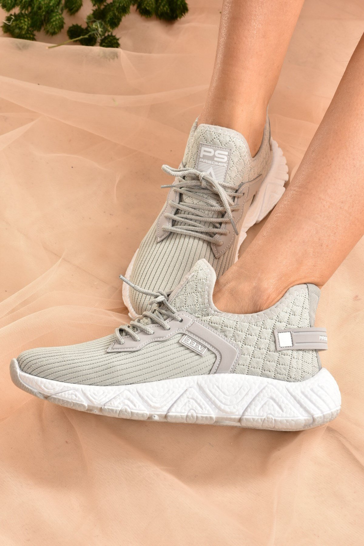 Gri Triko Kumaş Kadın Spor Ayakkabı  K702004004