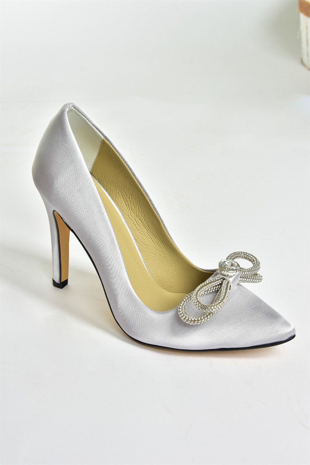 Gümüş  Saten Kumaş Taşlı Kadın Stiletto M253972004