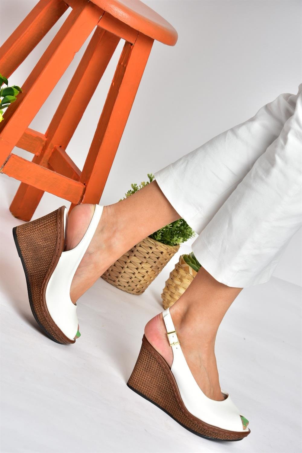 K674040709 Beyaz Dolgu Topuklu Kadın Ayakkabı