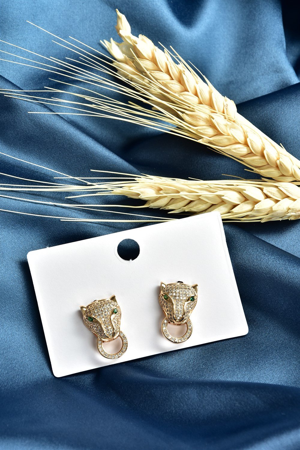 Kaplan Figürlü Taş İşlemeli Gold Küpe KA061236