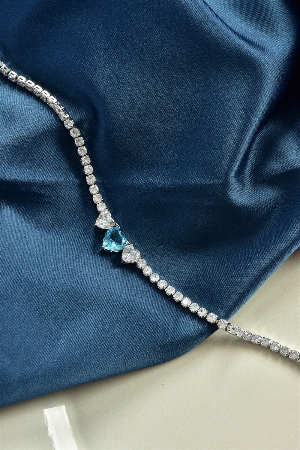 Mavi Taşlı Kalp Su Yolu Zirkon Taşlı Bileklik KA051226