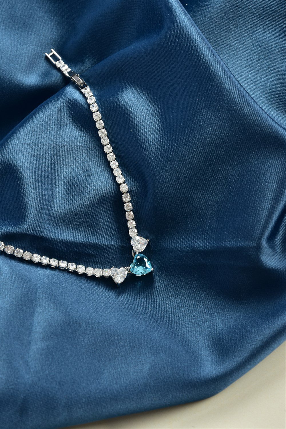 Mavi Taşlı Kalp Su Yolu Zirkon Taşlı Bileklik KA051226