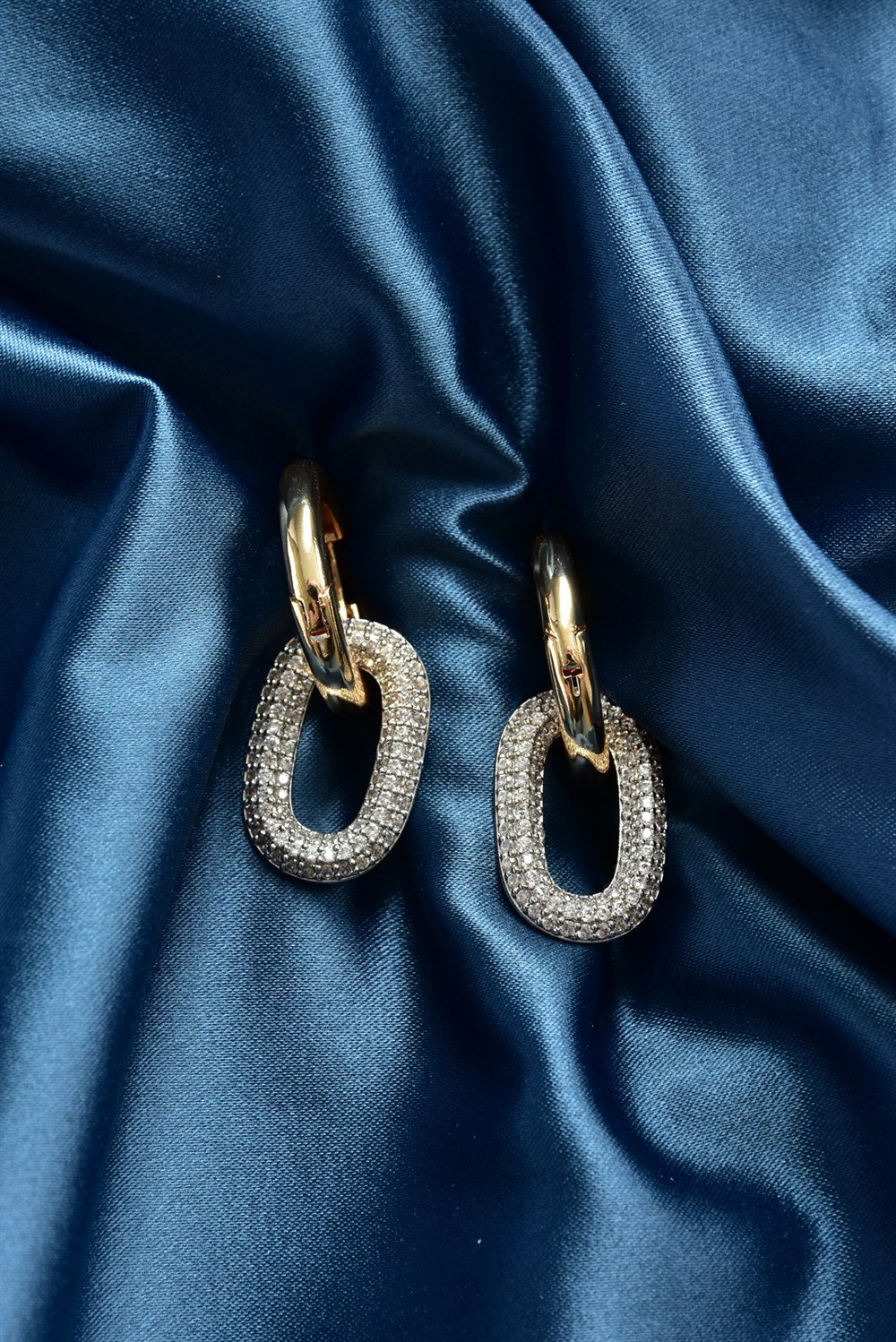 Oval Taş İşlemeli Gold Küpe KA021219