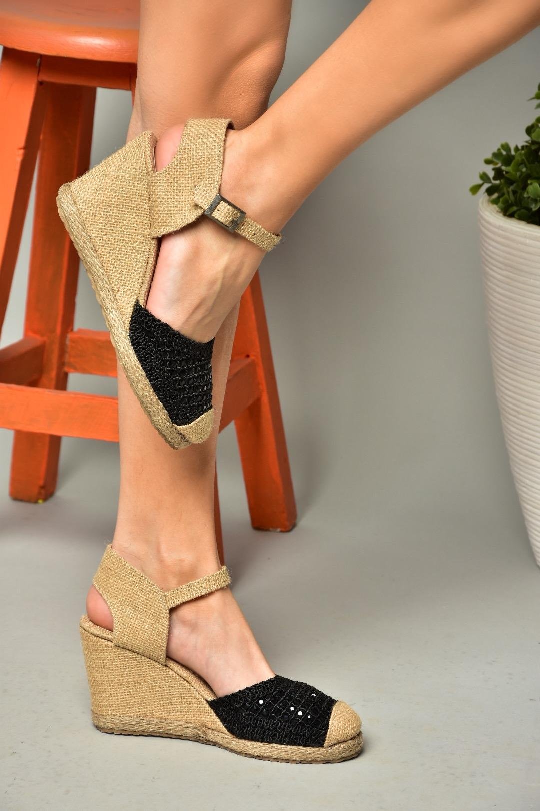 P241612040 Siyah Taşlı Dolgu Topuklu Kadın Ayakkabı