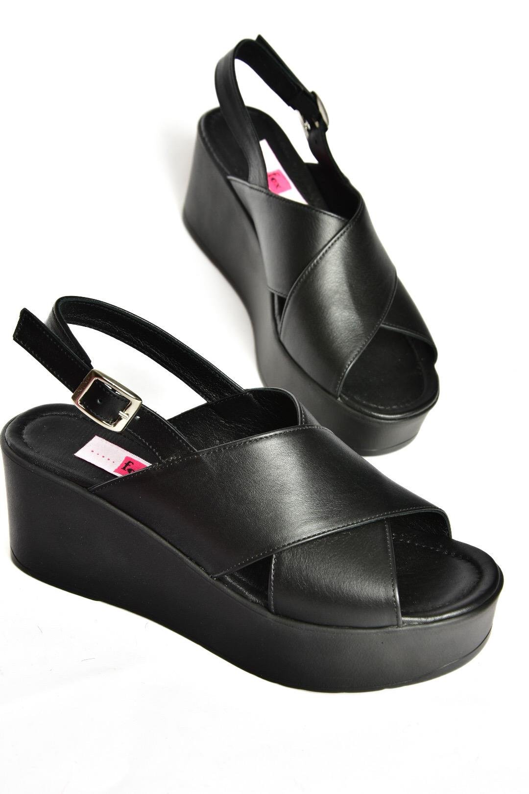 P555327503 Siyah Hakiki Deri Dolgu Topuklu Kadın Ayakkabı