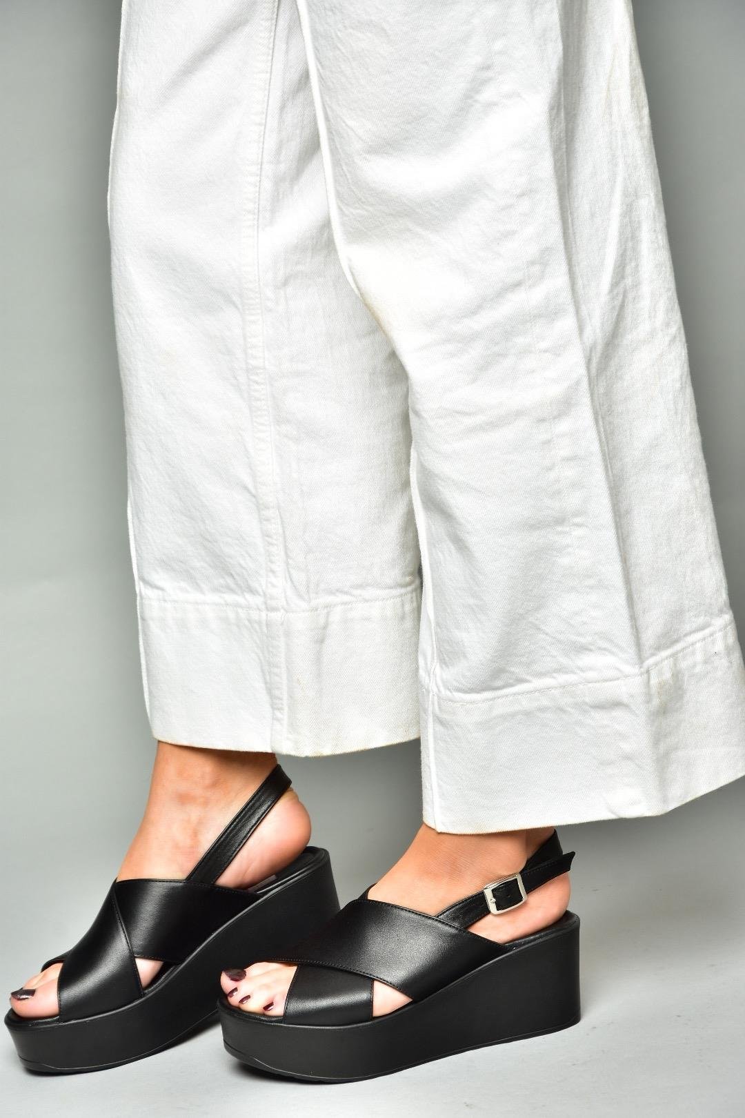 P555327503 Siyah Hakiki Deri Dolgu Topuklu Kadın Ayakkabı