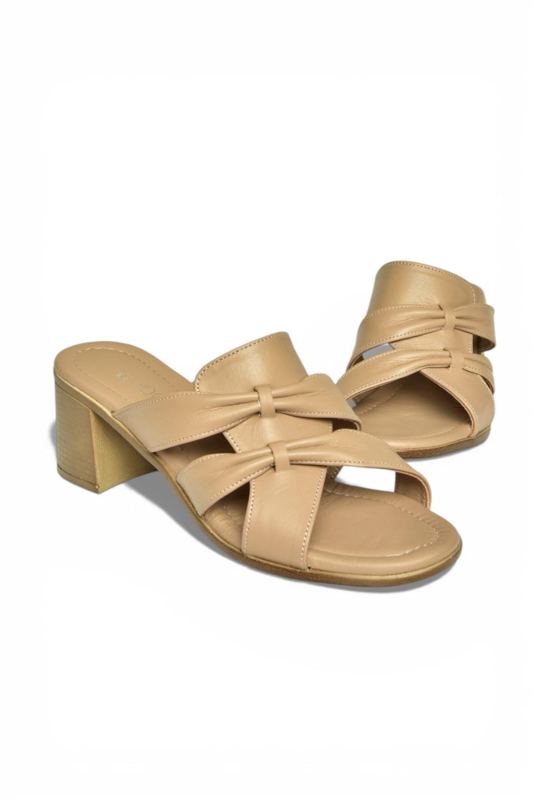 P555455803 Bej Hakiki Deri Kalın Topuklu Kadın Terlik