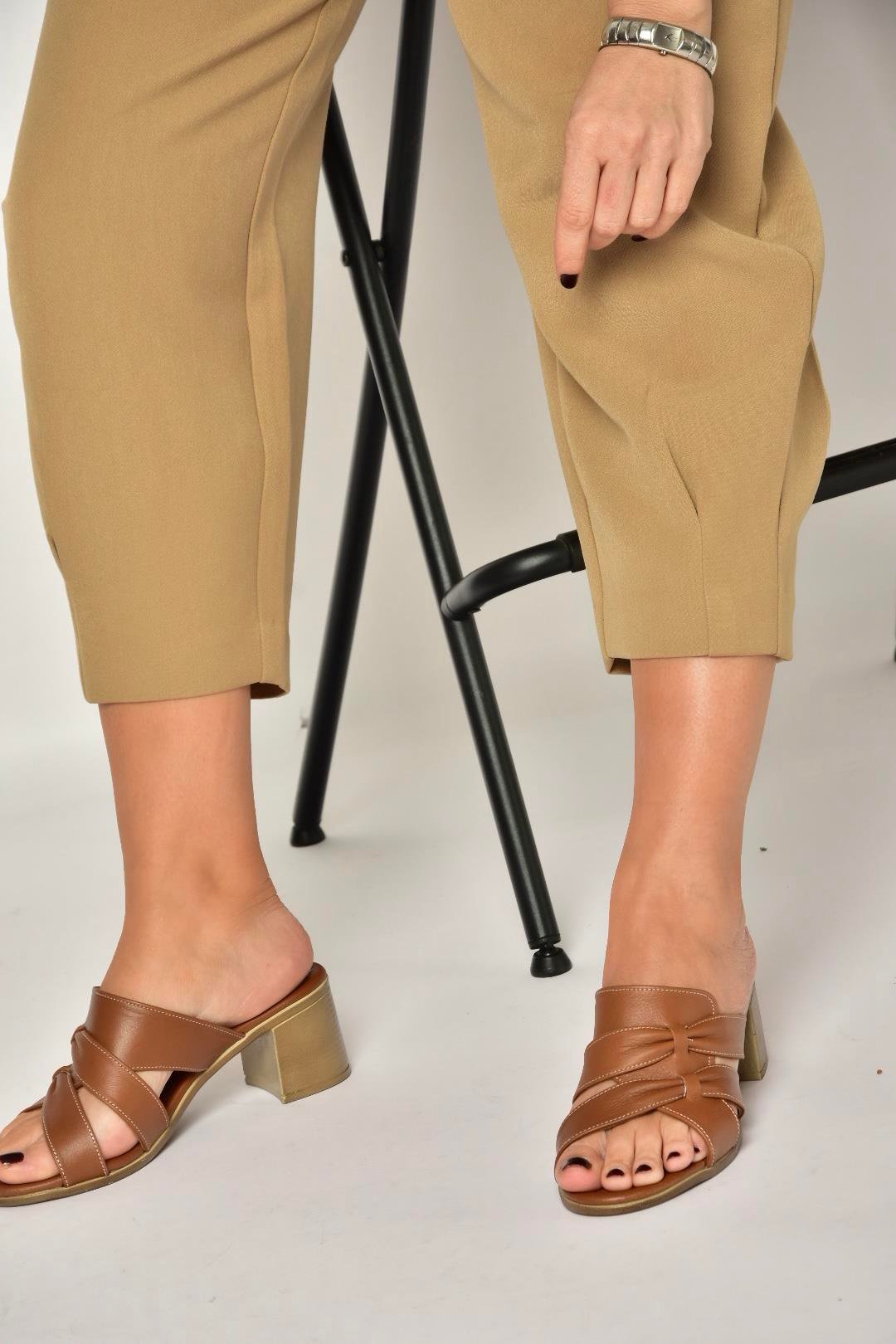 P555455803 Taba Hakiki Deri Kalın Topuklu Kadın Terlik