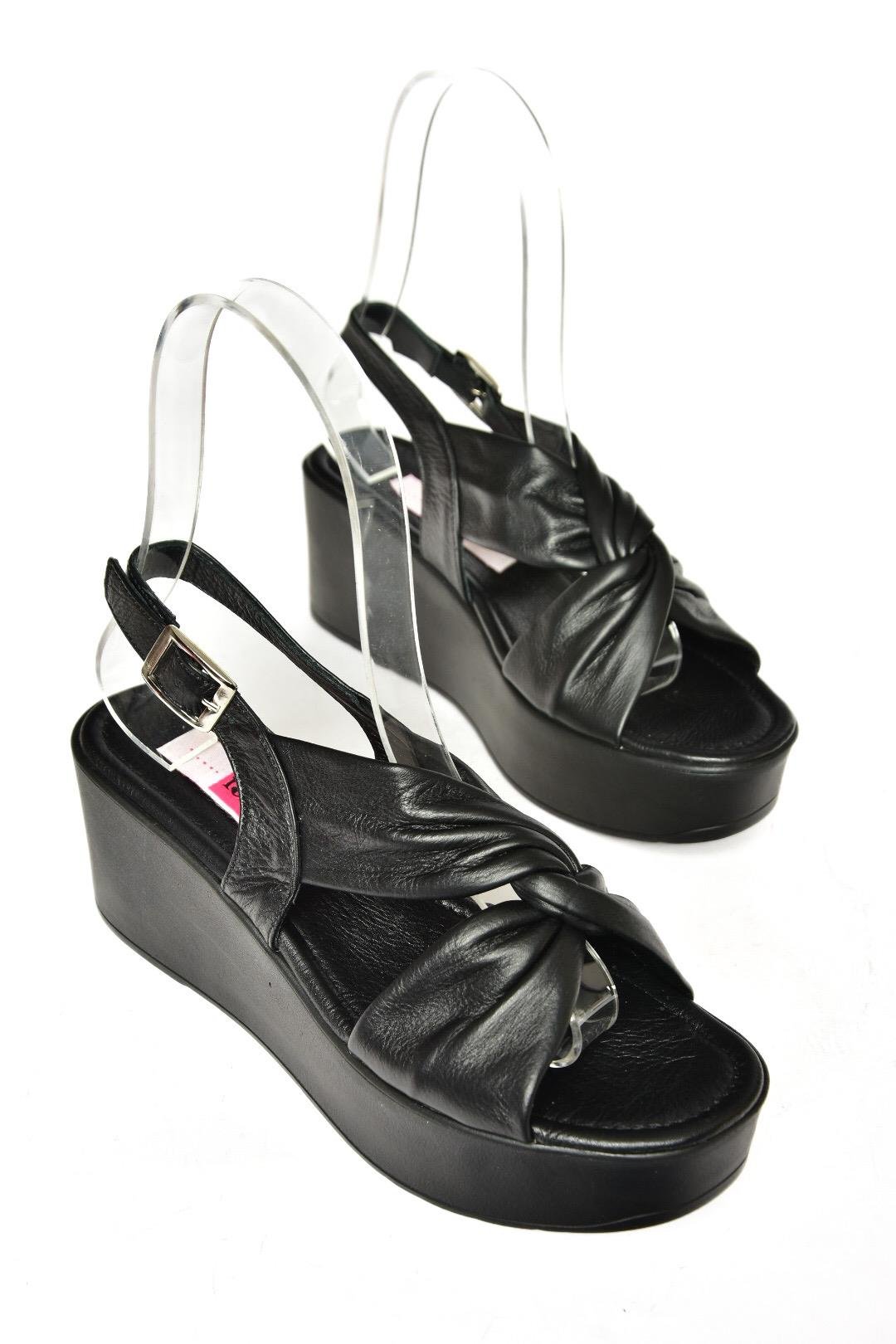 P555750803 Siyah Hakiki Deri Comfort Ortopedik Taban Dolgu Topuklu Ayakkabı