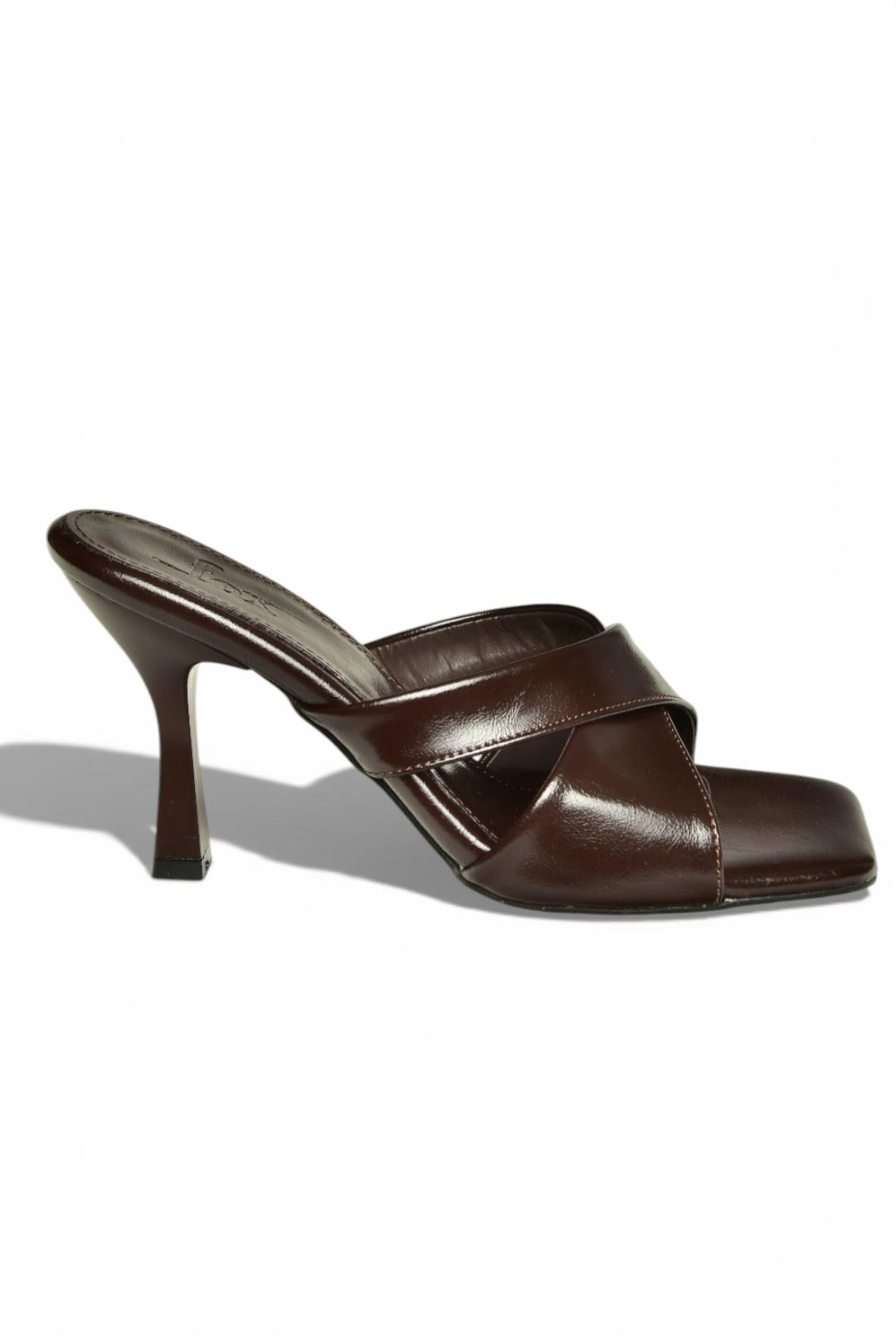 P590033060 Kahverengi Rustik Çapraz Bantlı Kalın Topuklu Kadın Terlik