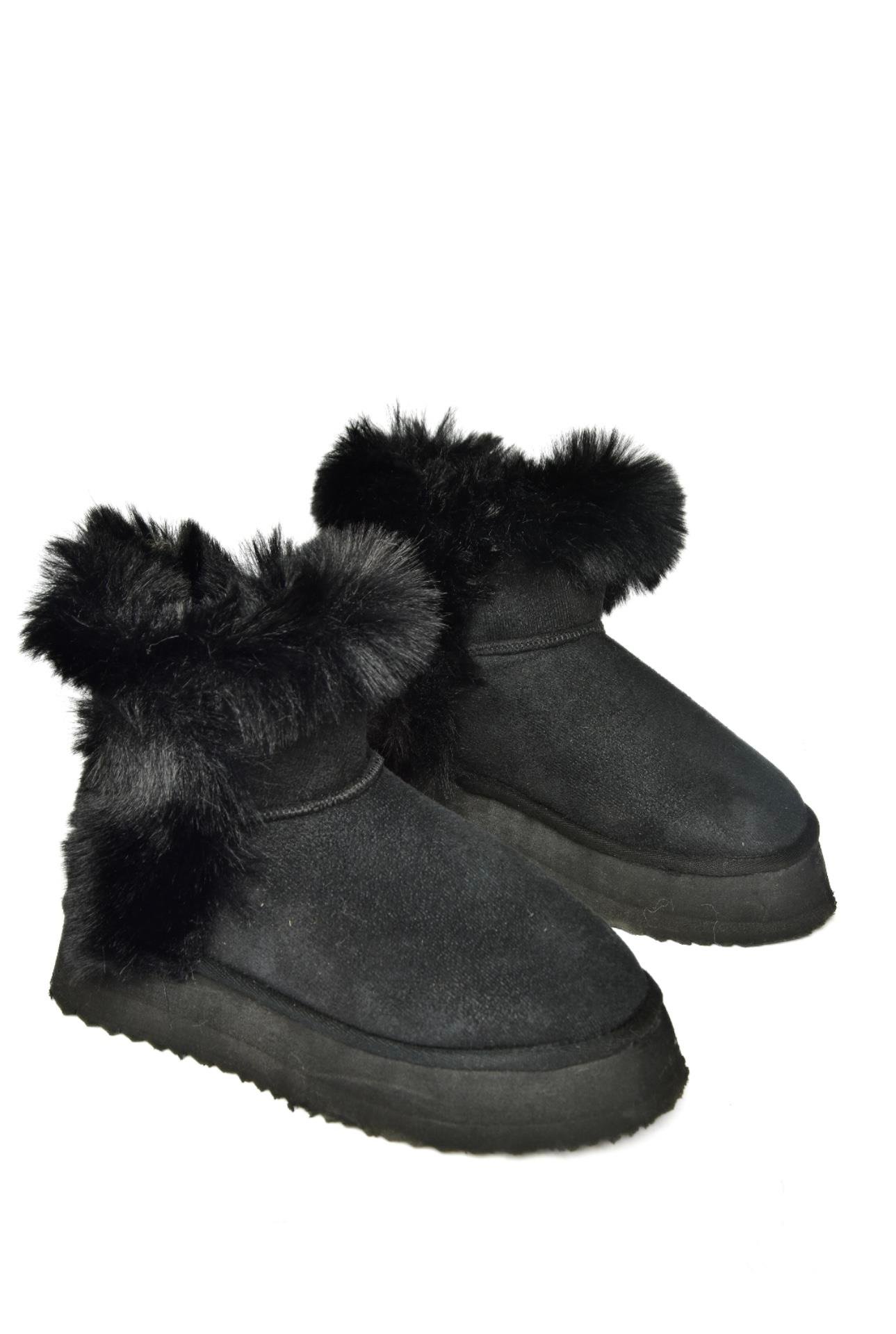 R824784102 Siyah/Siyah Süet Peluş Detaylı İçi Tüylü Kalın Tabanlı Yarım Kadın Bot