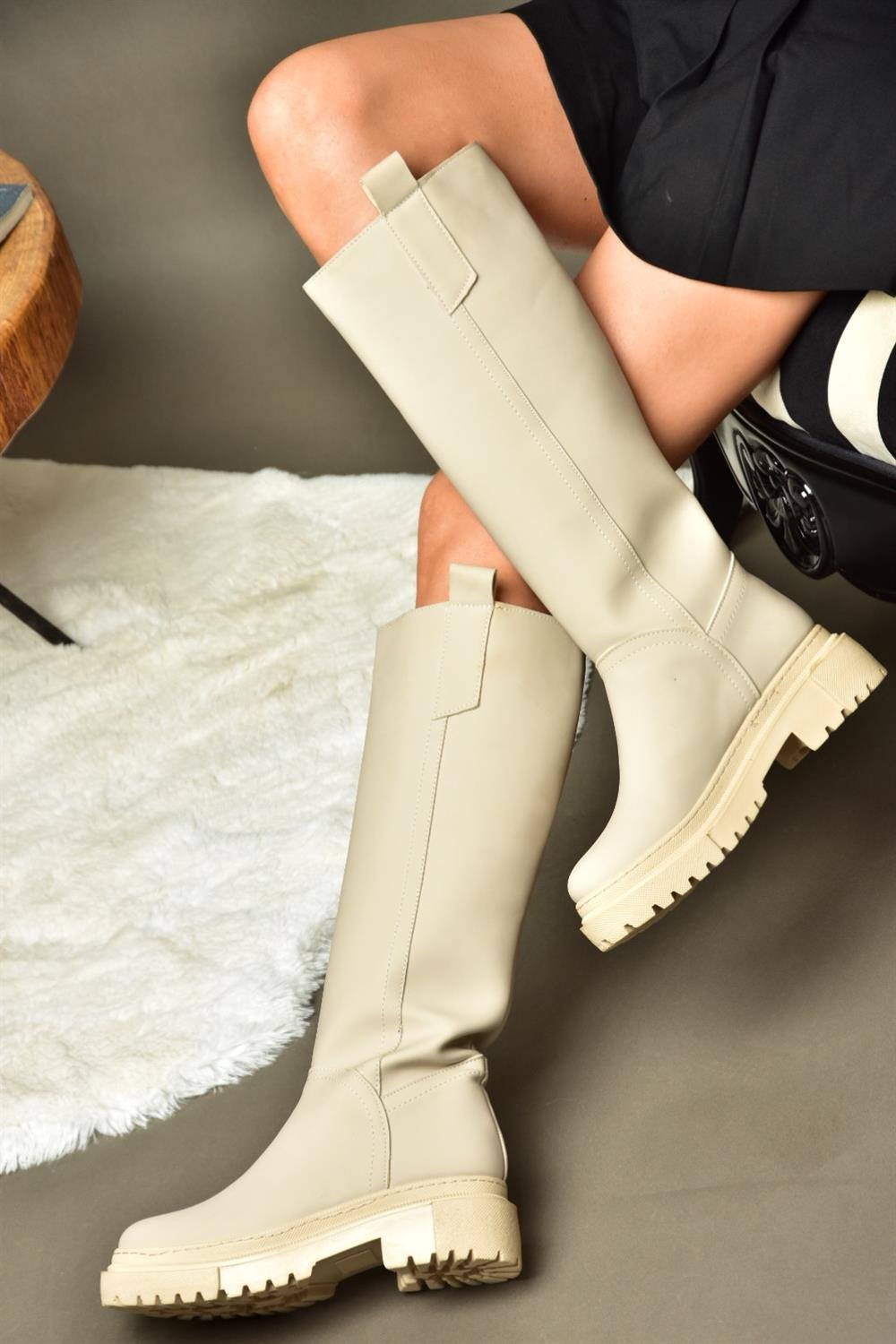 R973201109 Bej Kalın Tabanlı Kadın Çizme