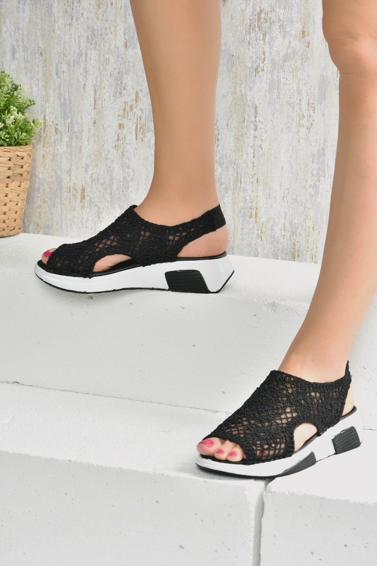 Siyah Dantelli Kadın Sandalet K239001006