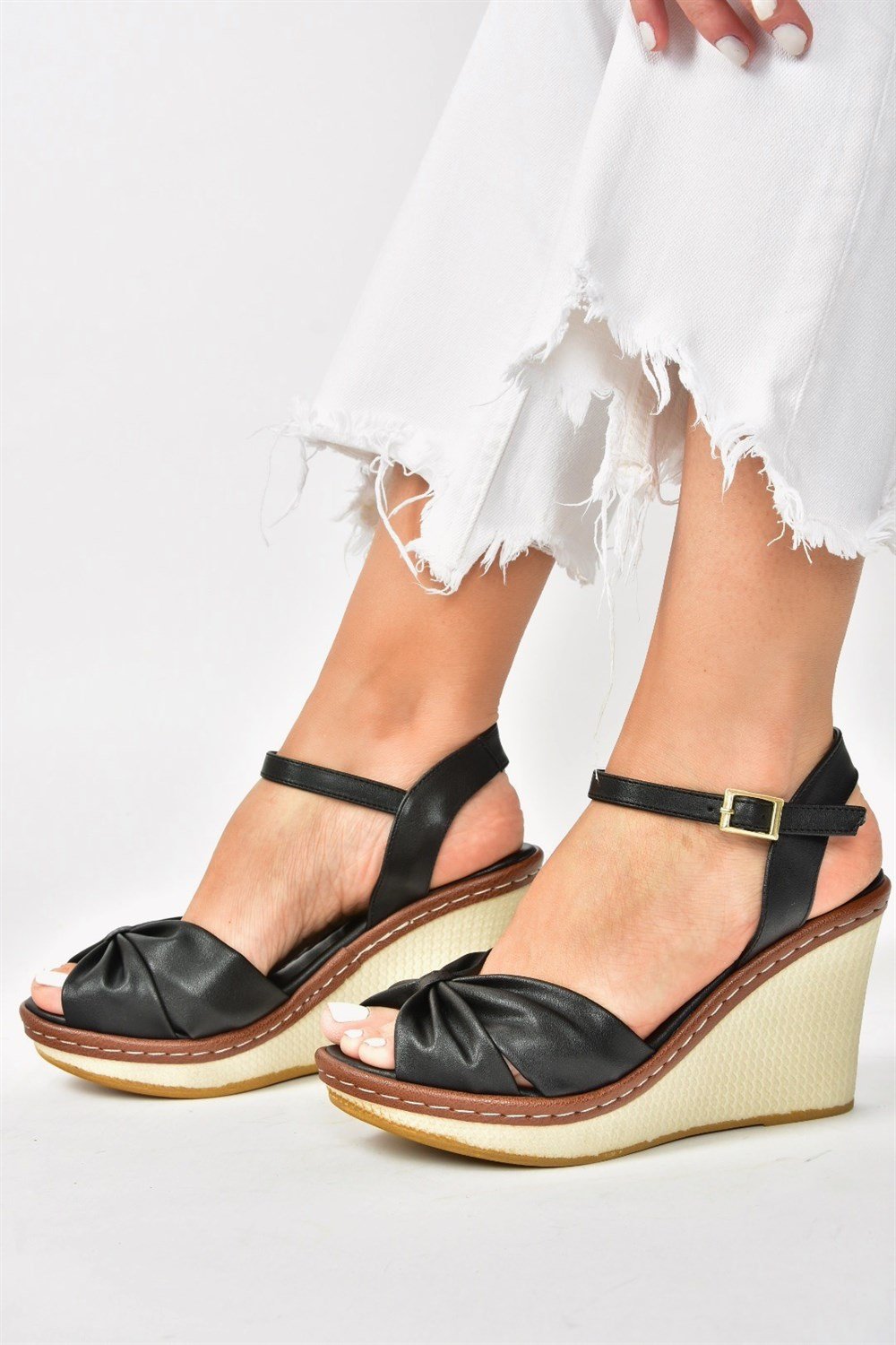 Siyah Dolgu Topuklu Kadın Ayakkabı M674040409