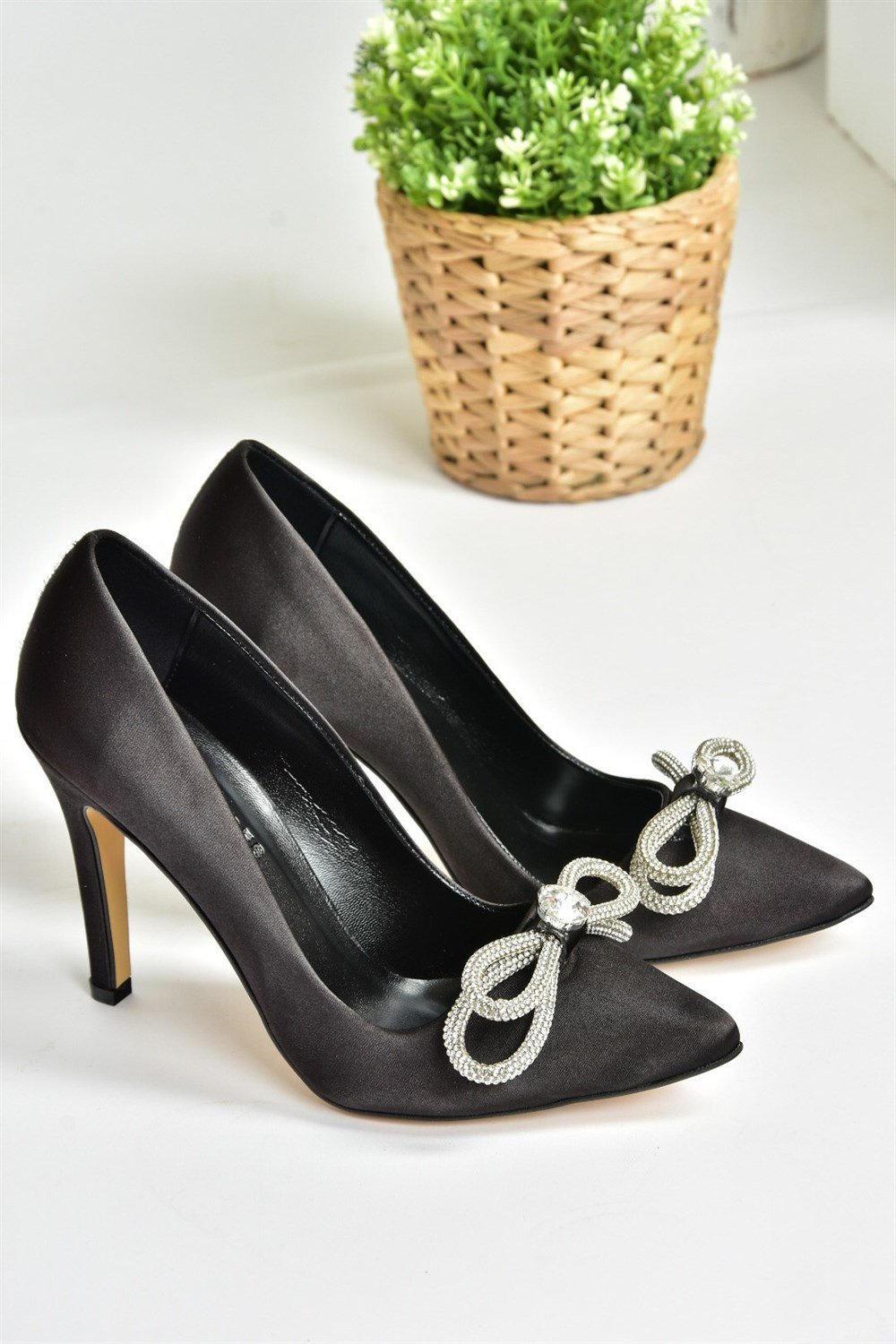 Siyah Saten Kumaş Taşlı Kadın Stiletto M253972004