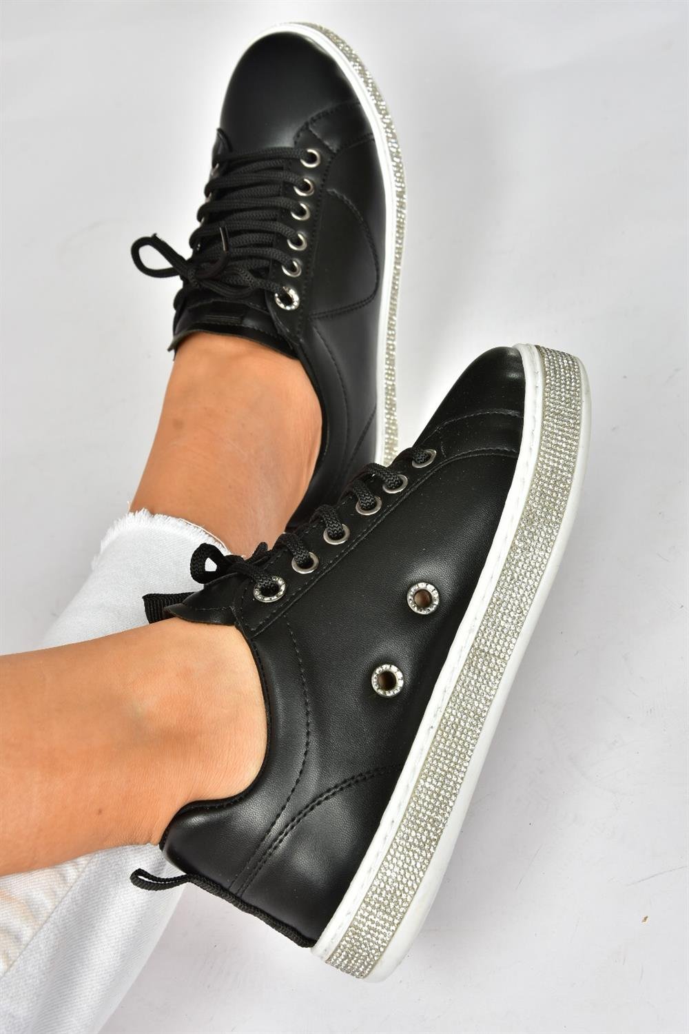 Siyah Taş Detaylı Kadın Spor Ayakkabı Sneakers P820251009