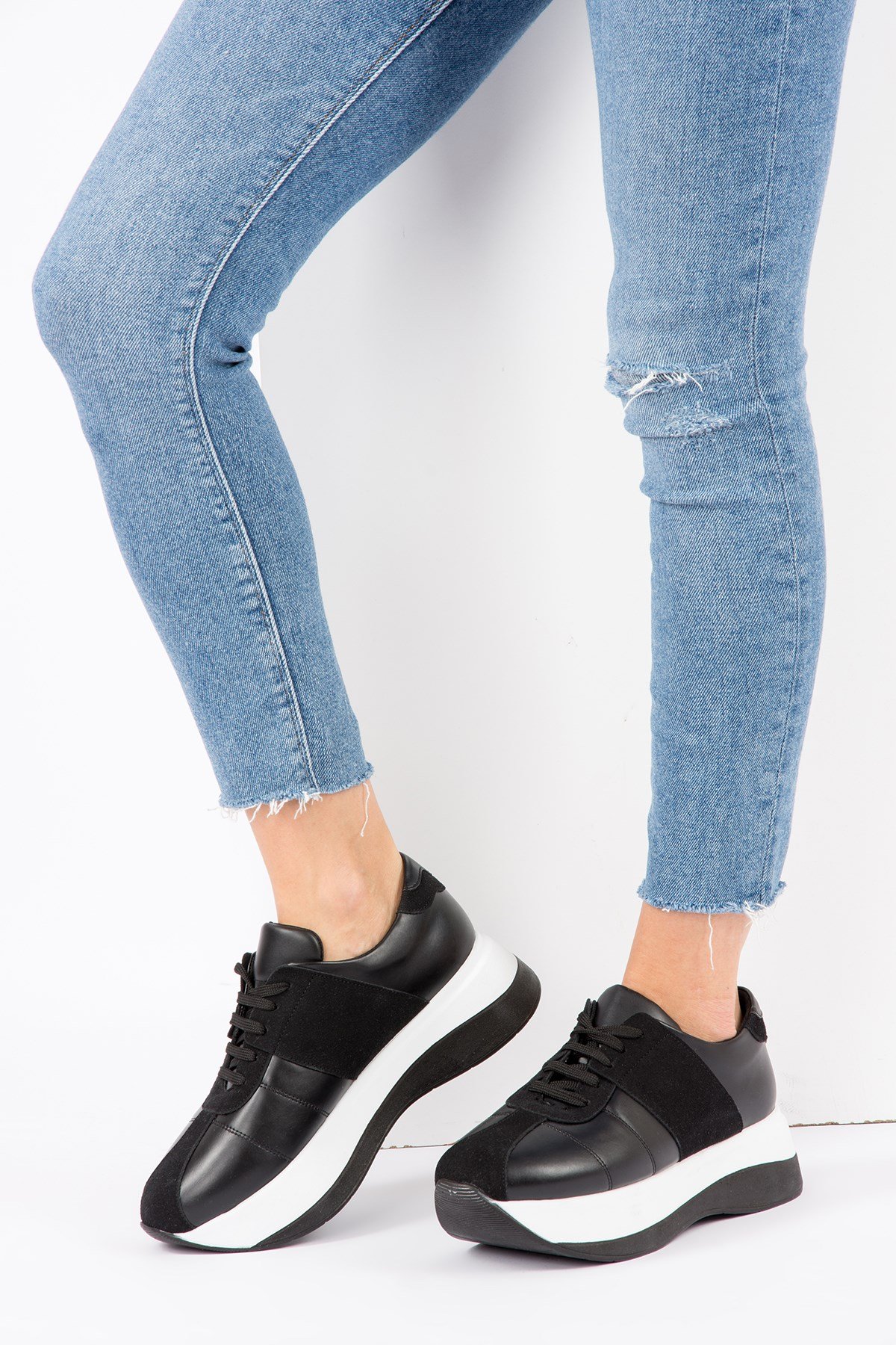 Siyah/Beyaz Kadın Sneakers H267052509