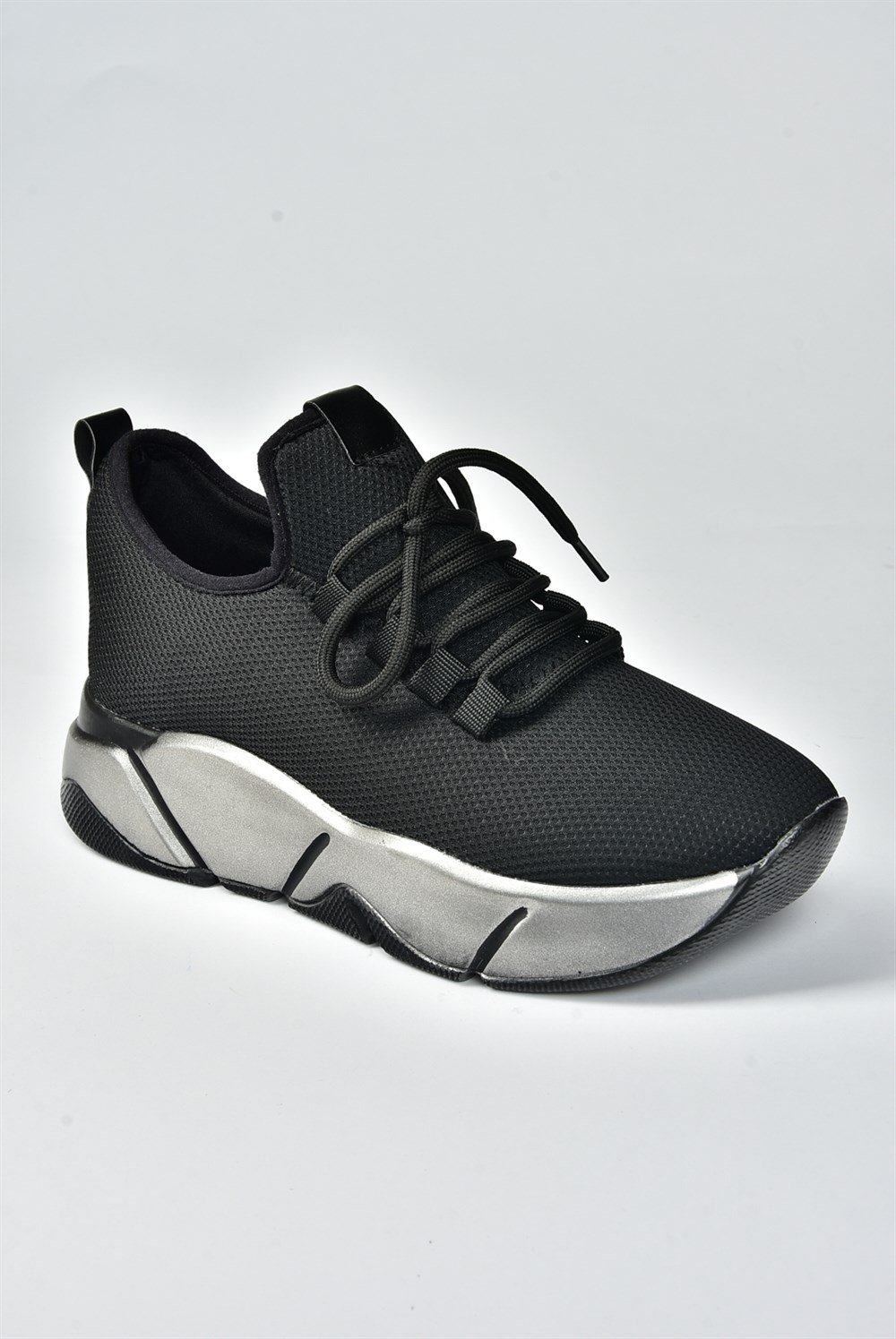 Siyah/Platin Kumaş Kalın Tabanlı Kadın Spor Ayakkabı M848440004