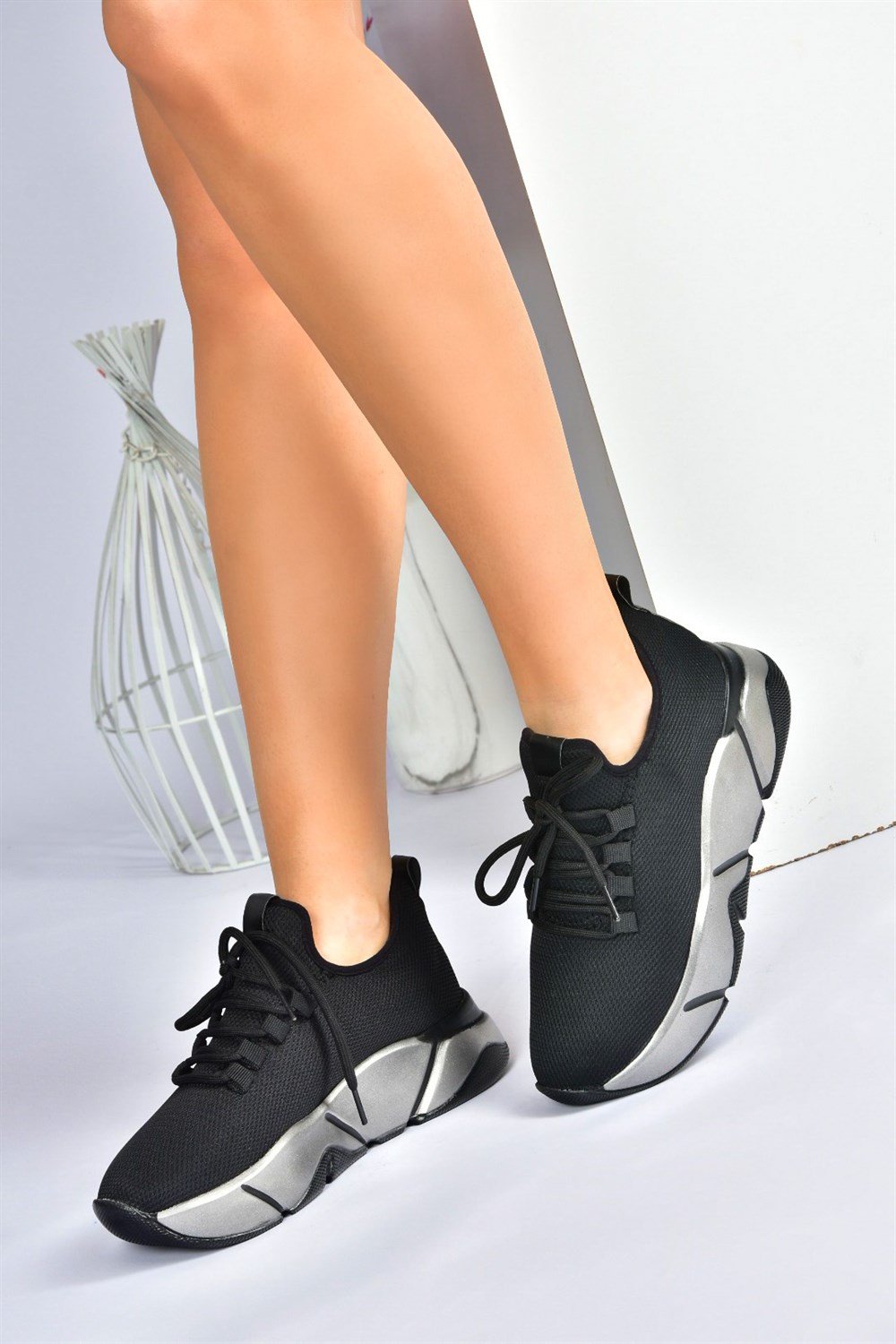 Siyah/Platin Kumaş Kalın Tabanlı Kadın Spor Ayakkabı M848440004