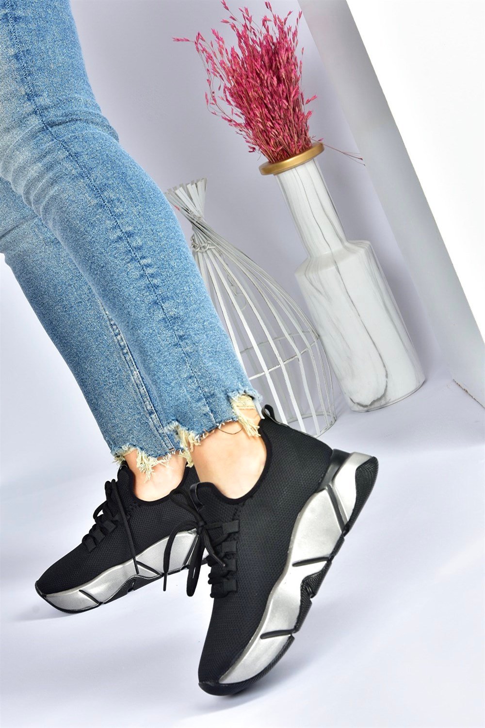Siyah/Platin Kumaş Kalın Tabanlı Kadın Spor Ayakkabı M848440004