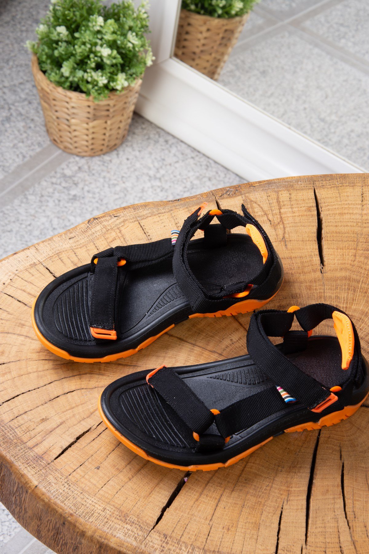 Siyah/Turuncu Kumaş Kadın Cırtlı Trekking Sandalet K838862504