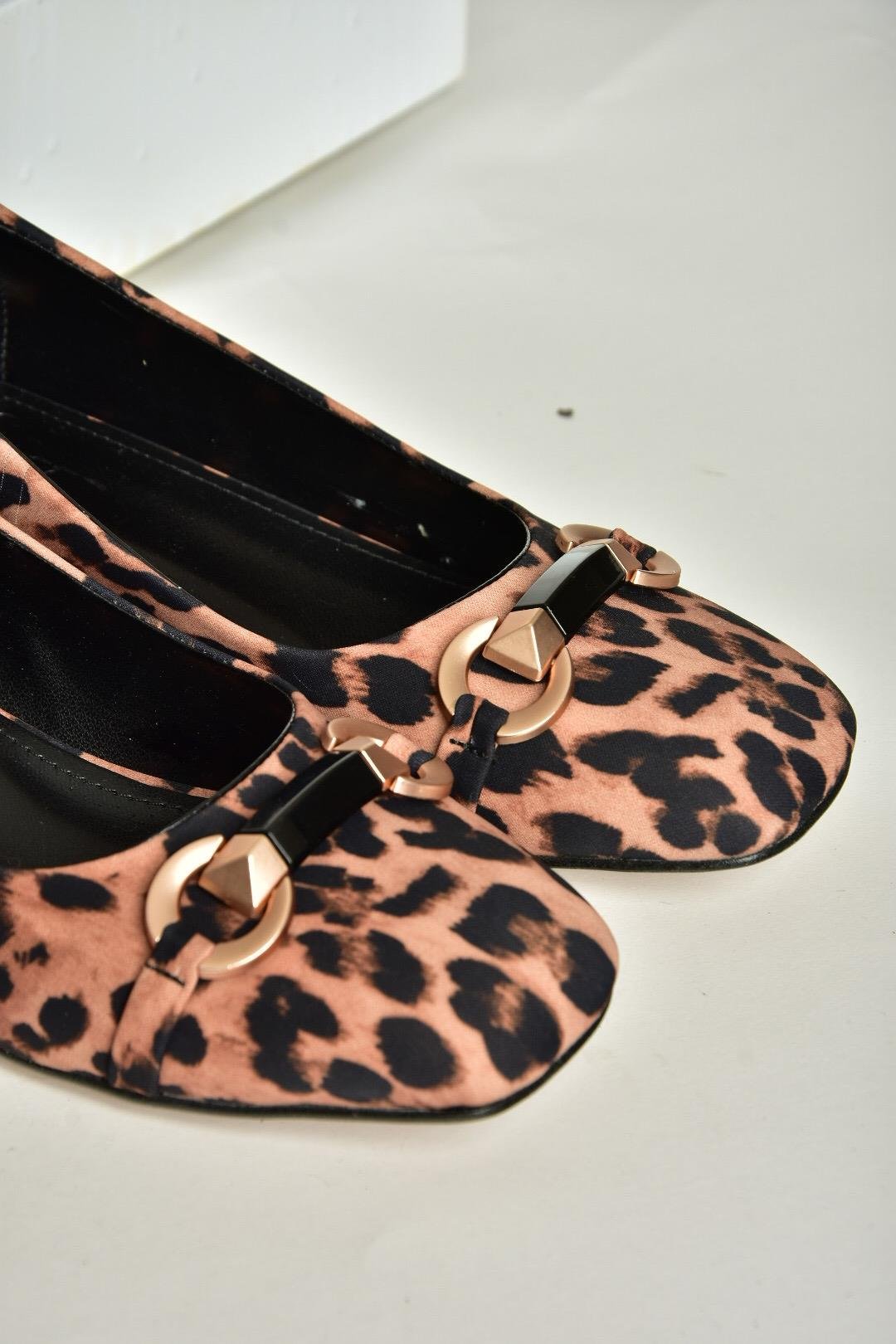 T590229604 Leopar Kumaş Alçak Topuklu Kadın Ayakkabı