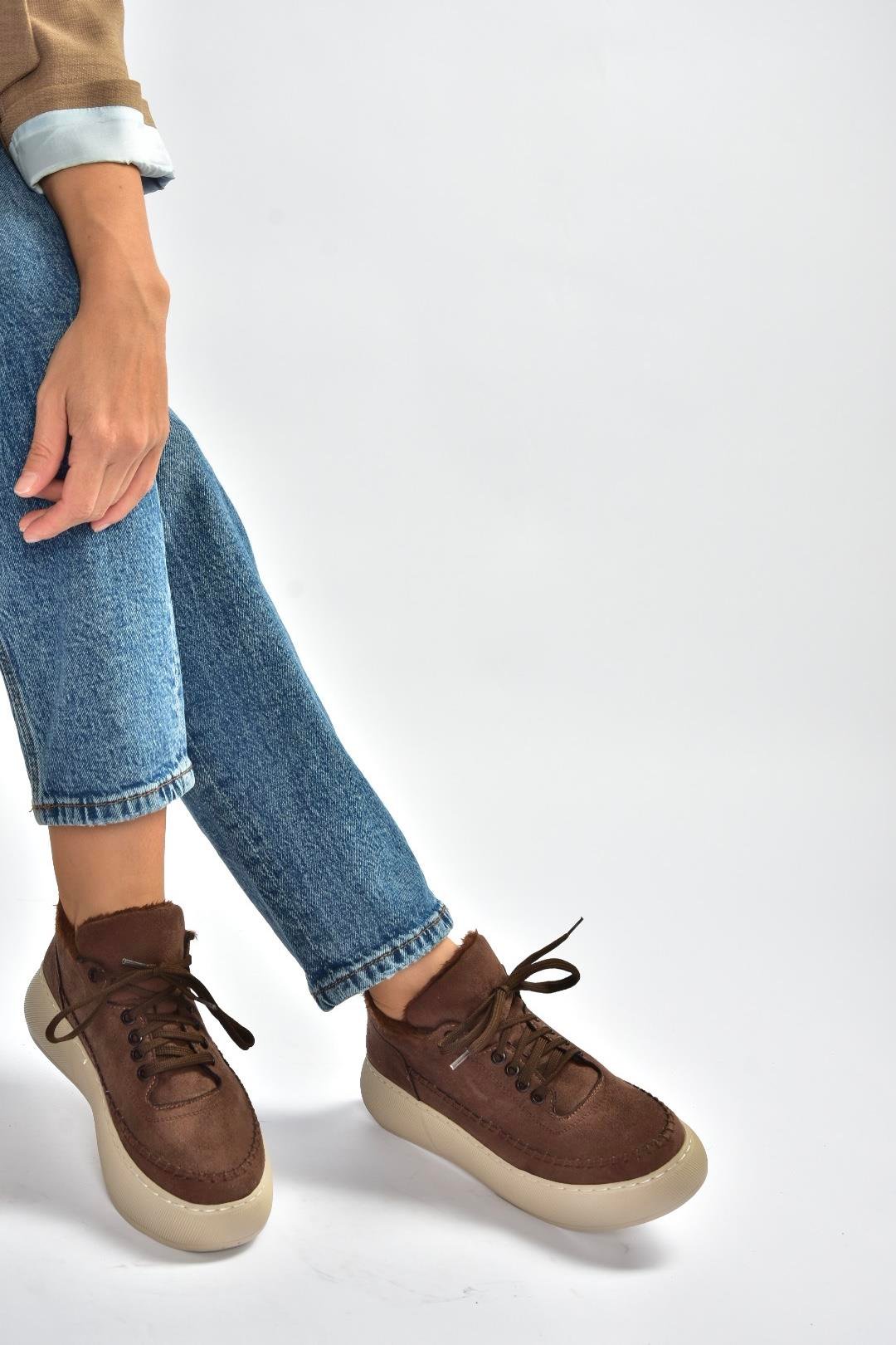 T811845302 Kahverengi Süet Kalın Tabanlı Kadın Ayakkabı