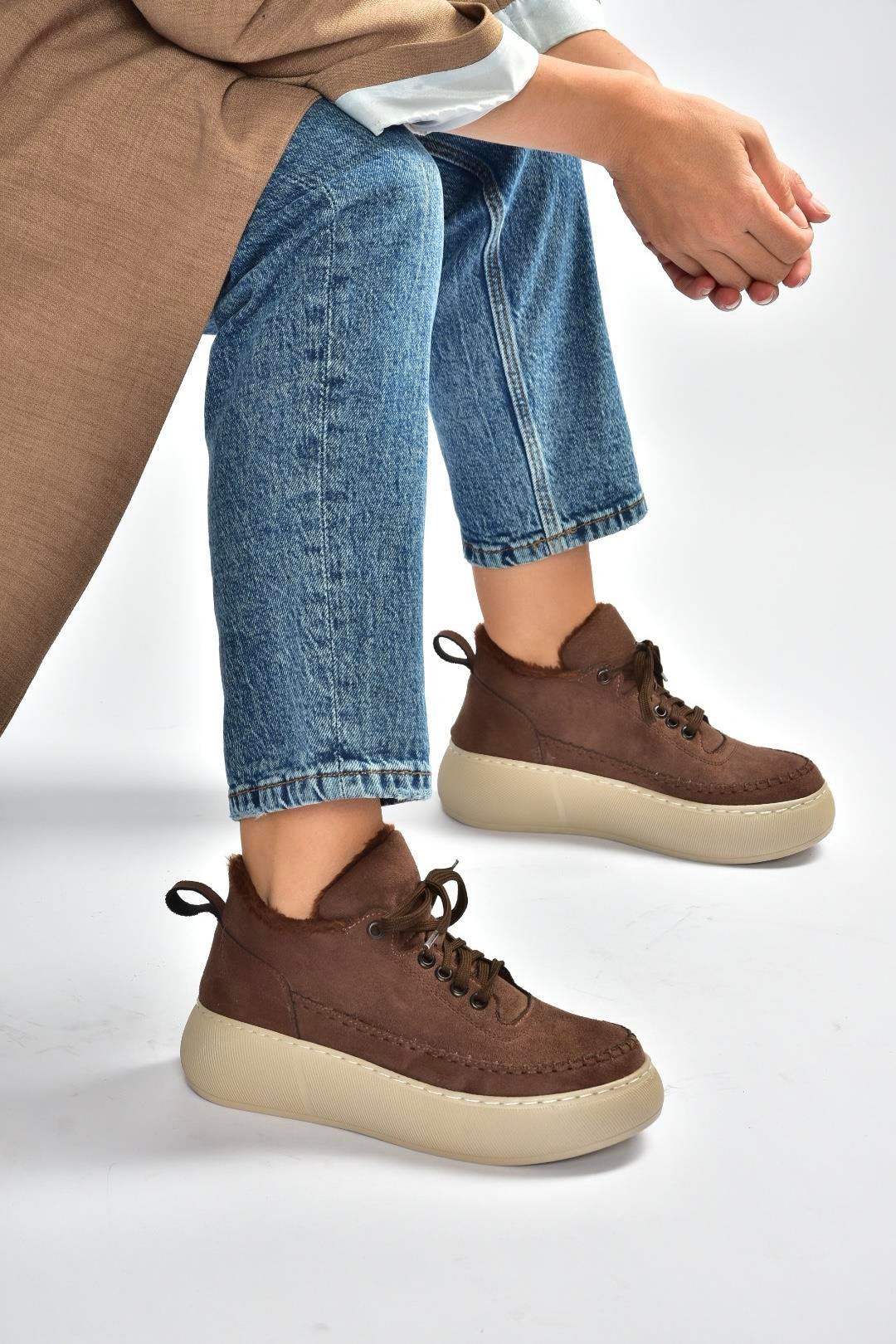 T811845302 Kahverengi Süet Kalın Tabanlı Kadın Ayakkabı