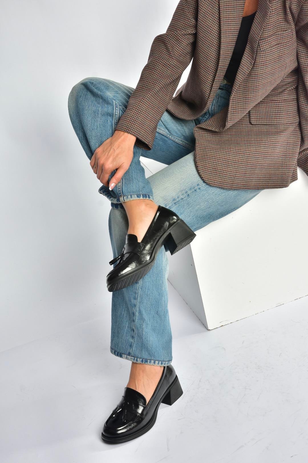 T820145460 Siyah Rustik Kalın Topuklu Kadın Ayakkabı