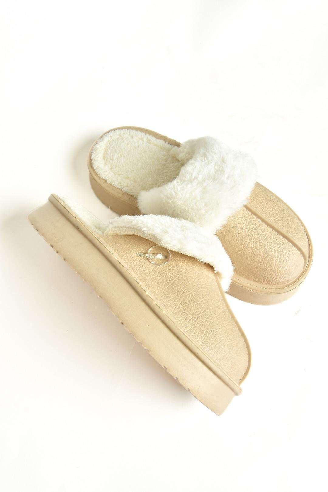 T918264209 Bej İçi Peluş Kadın Terlik