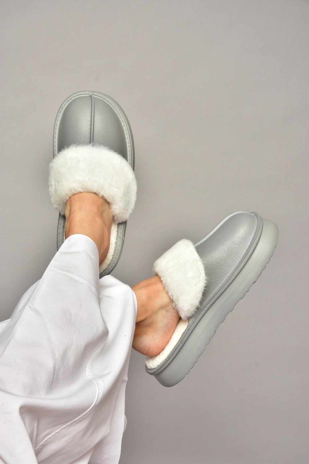 T918264209 Gri İçi Peluş Kadın Terlik