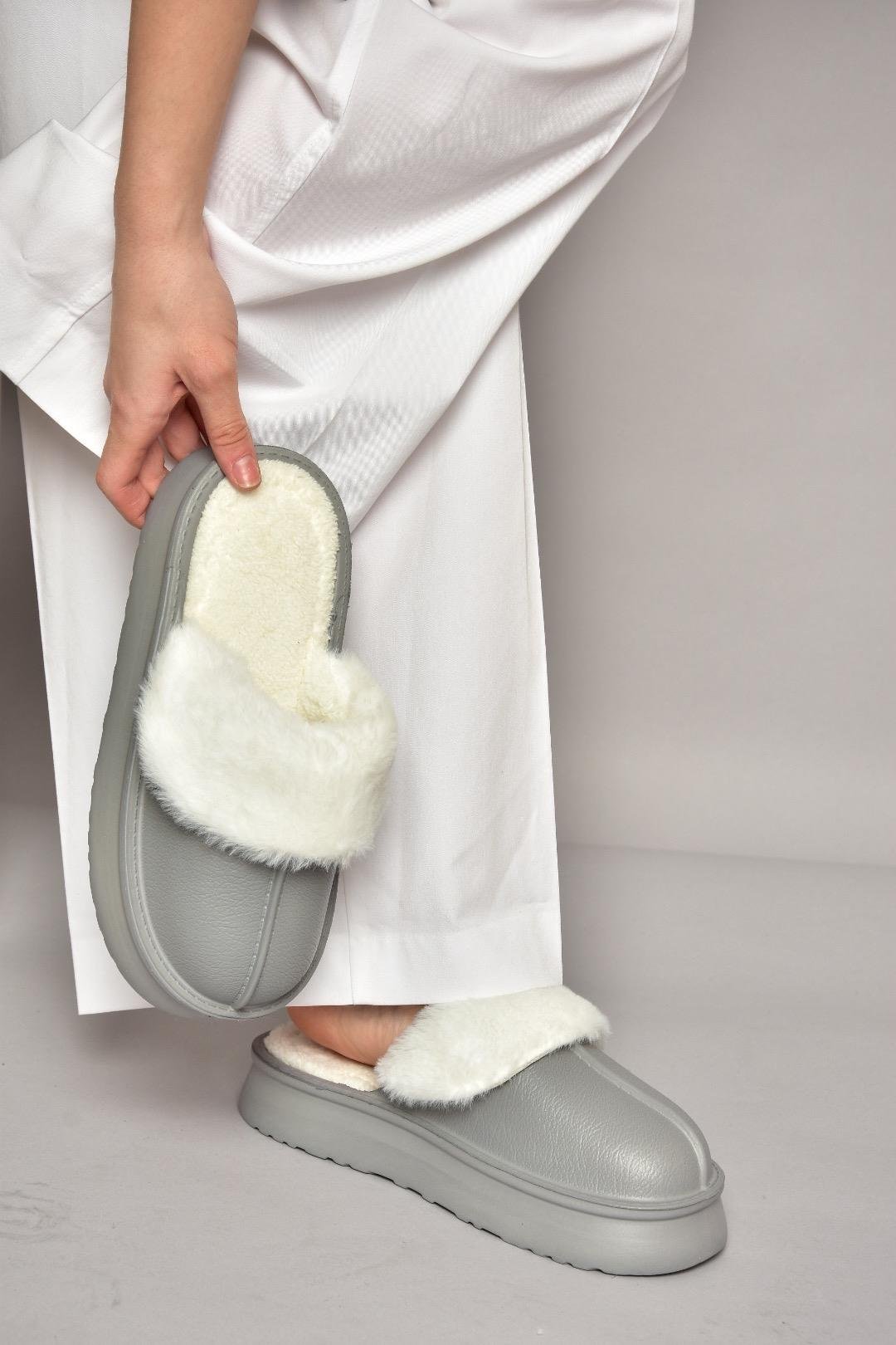T918264209 Gri İçi Peluş Kadın Terlik